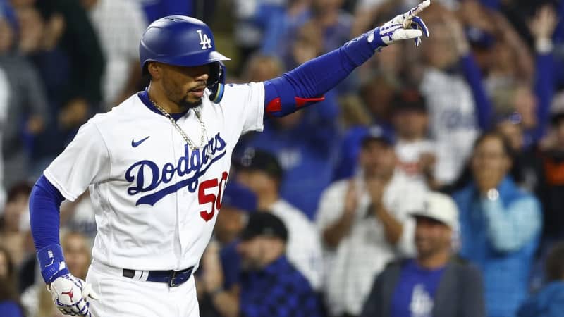 Dodgers win first of three Padres games
