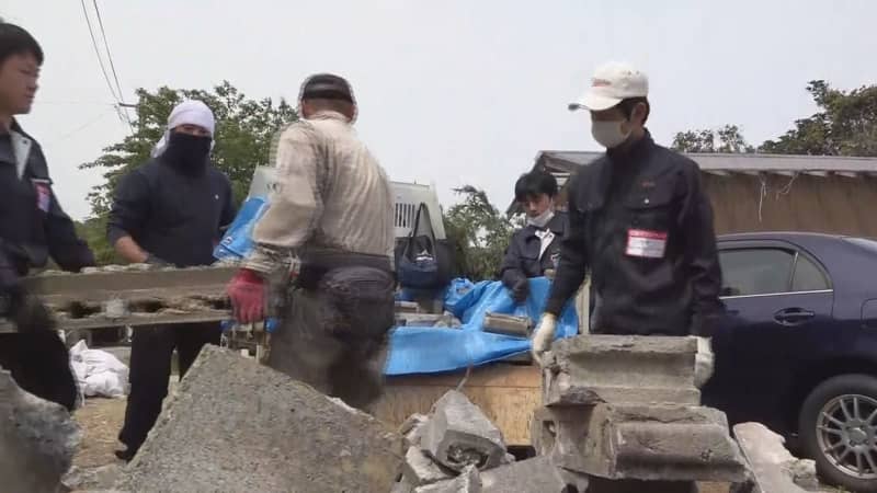 8 days after the Ishikawa / Suzu city earthquake Recovery work continues over the weekend Volunteers help clean up