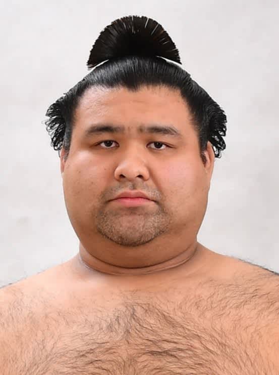 Takayasu holiday, right thigh hurts on first day of summer tournament, possibility of reappearance