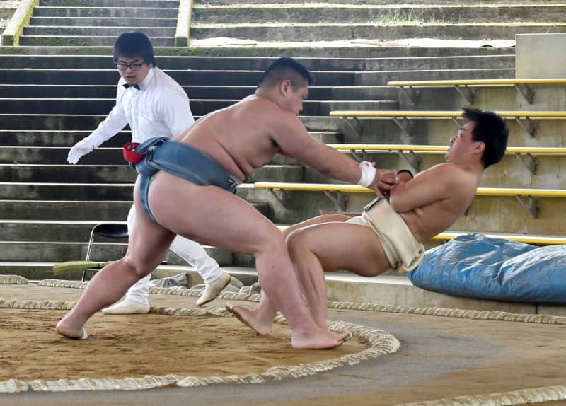 Sumo group, Kurobane wins 15th consecutive victory Overcoming unforeseen circumstances to defend the title Tochigi Prefecture high school overall