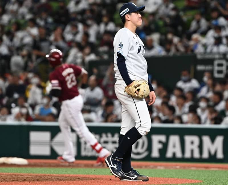 Seibu's Tomichiro Sumida was hit for the first time this season, allowing the lead to drop out in the middle of the 7th inning