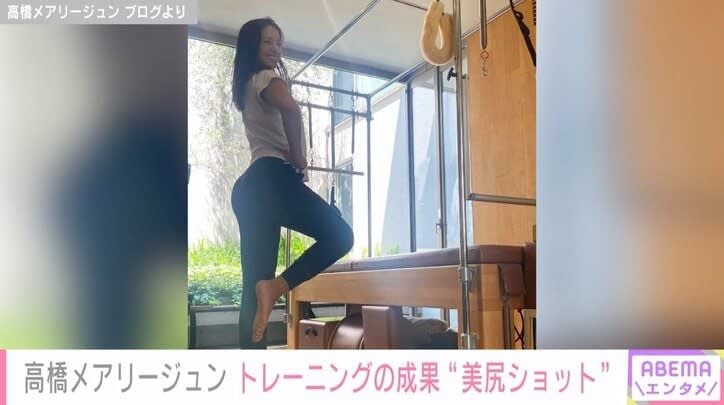 Maryjun Takahashi shows off her well-trained "beautiful butt shot", praised as "too good style" and "goddess"