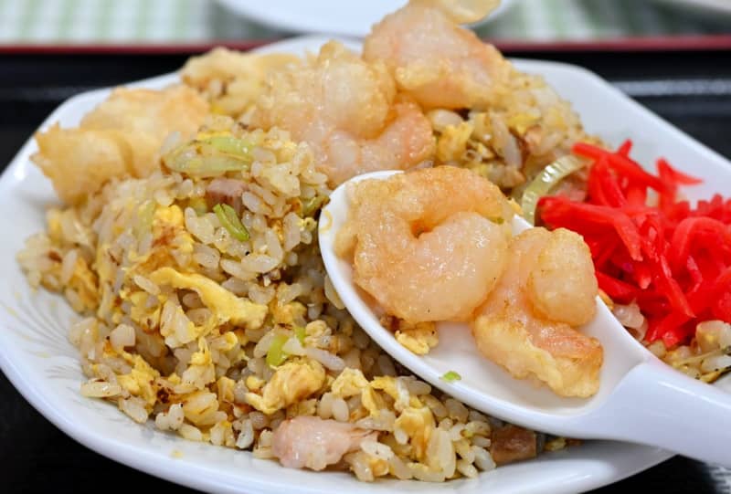 Let's drink at town Chinese!Fluffy shrimp fried rice in Hakusan, Tokyo
