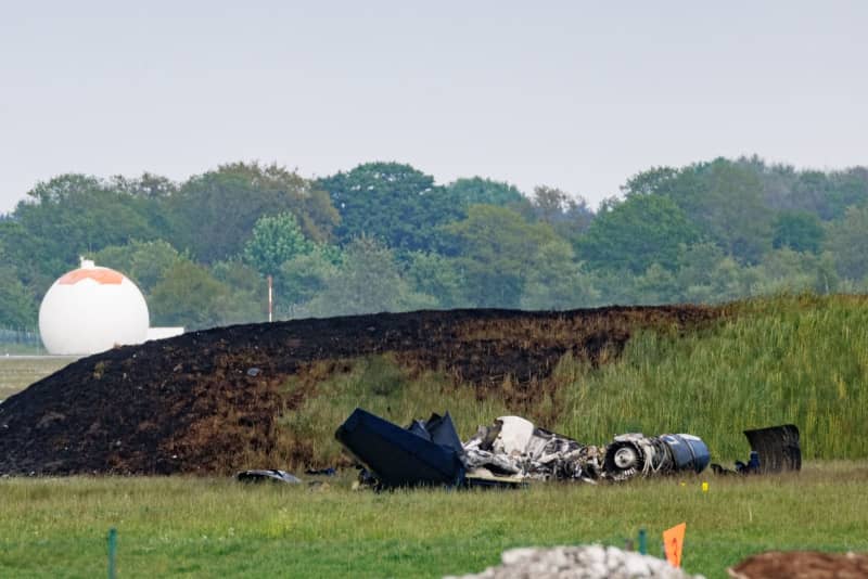 Two died in a plane crash at an airbase in northern Germany 2 origin 1