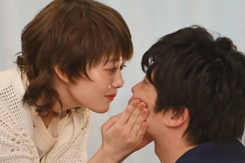 Toramatsu (Kei Tanaka) pursues Kagami (Keita Machida), who gave Kokoro (Mitsuki Takahata) an “unexpected kiss,” but…