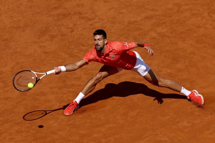 Djokovic expresses dissatisfaction with court conditions ``I saw many holes'' <SM...