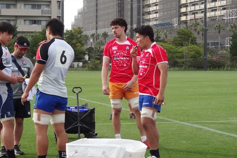 A secret weapon for the U20 Japan National Team?A 19-year-old who attends a prestigious British university, dreams of becoming a professional rugby player following his mother's homeland