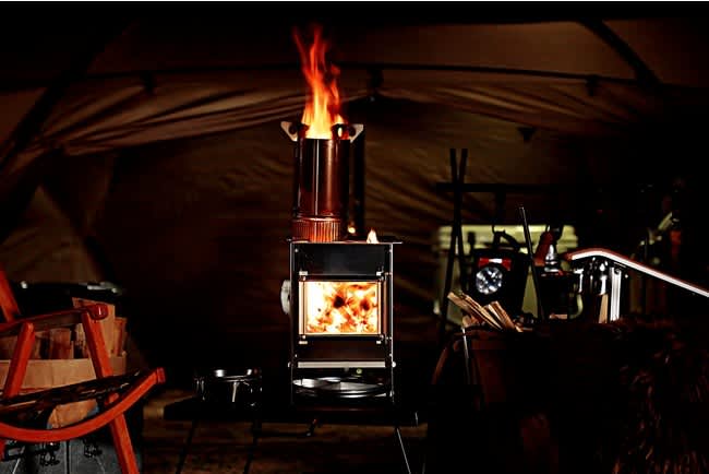 キャンプで差がつくストーブ！炎が見える窓＆調理が楽しくなる火力が魅力
