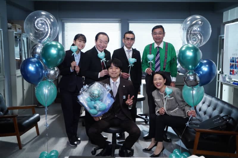 Members of the Special Investigation Team celebrate the birthday of the beloved chairman, Yoshihiko Inohara! "Tokusou 9 season 6"