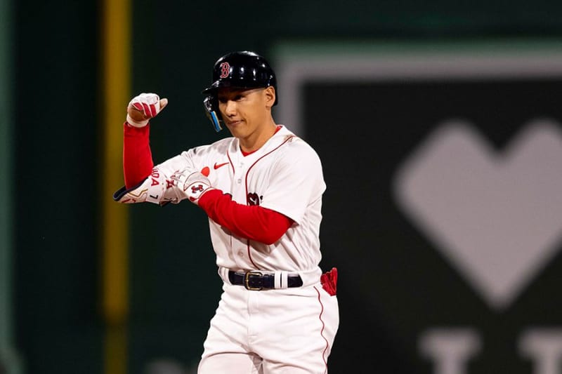 Masanao Yoshida hits three bases and two timely doubles on the rampage. U.S. reporters acclaim: "The R Sox's attack on numbers 2 and 1 is super dangerous."