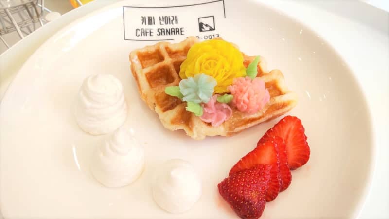 “Cafe Sanare” opens near Moji Station A white cafe with a Korean feel [Moji Ward, Kitakyushu City]