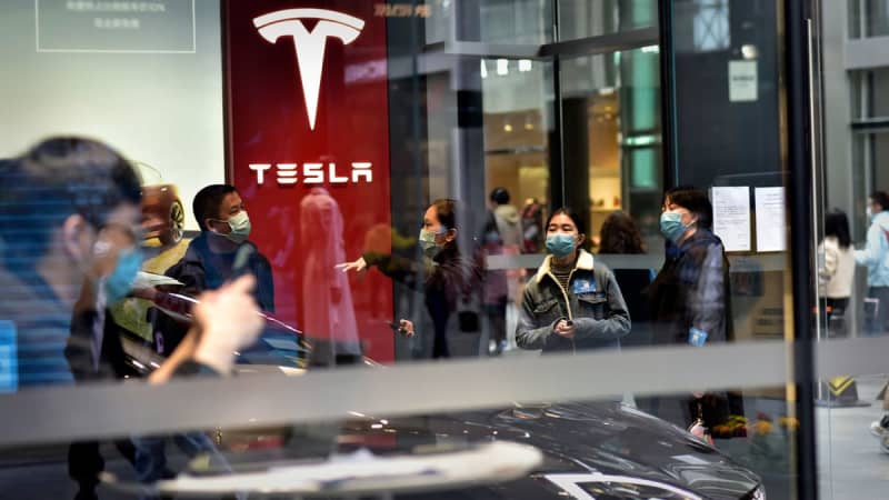 Tesla Higher As Elon Musk Says He'll Remain CEO…