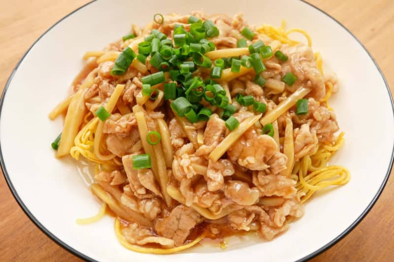 Chef Shusaku Toba's "Meat Ankake Yakisoba" is the best Chinese food in town.