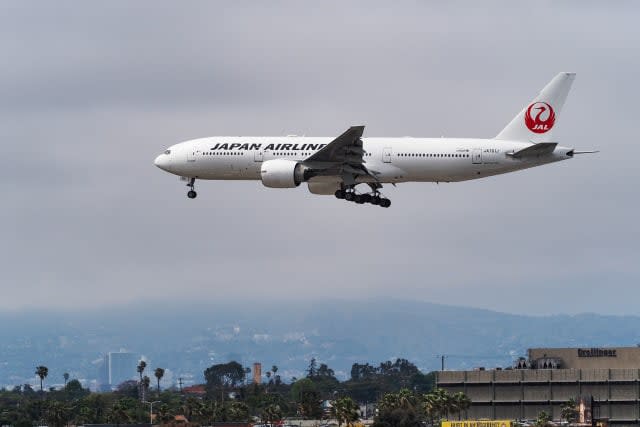 “JA701J” 退役チャーター便がロサンゼルスに到着、予定通りローパス実施！
