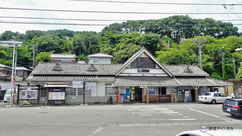 JR Shikoku Tokushima Line Anabuki Station with Beautiful Roof Tiles [Wooden Station Building Collection] 165