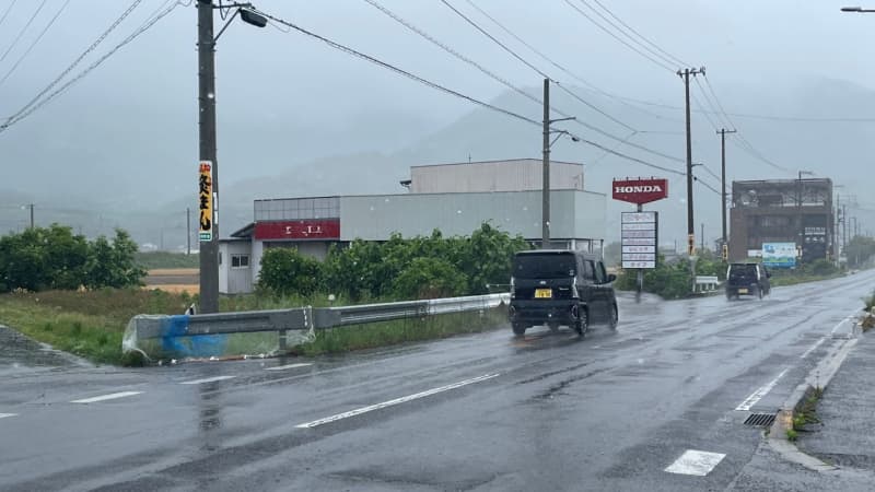 A man on a bicycle was hit by a light truck and died A man (49) who was driving a light truck was arrested for red-handed [Kagawa]