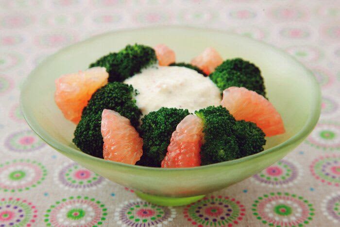 Broccoli and Grapefruit Crab Salad [Pregnant woman's meal, 2 adults]