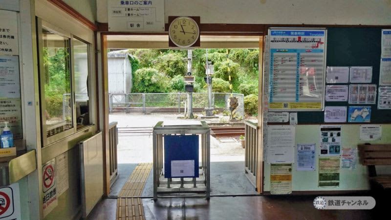 There are two side tracks in the premises JR Shikoku Tokushima Line Anabuki Station (2) [Wooden Station Building Collection] 2