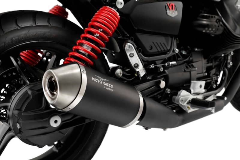 Released silencer kit for Arrow V7Stone that supports the world motorcycle race