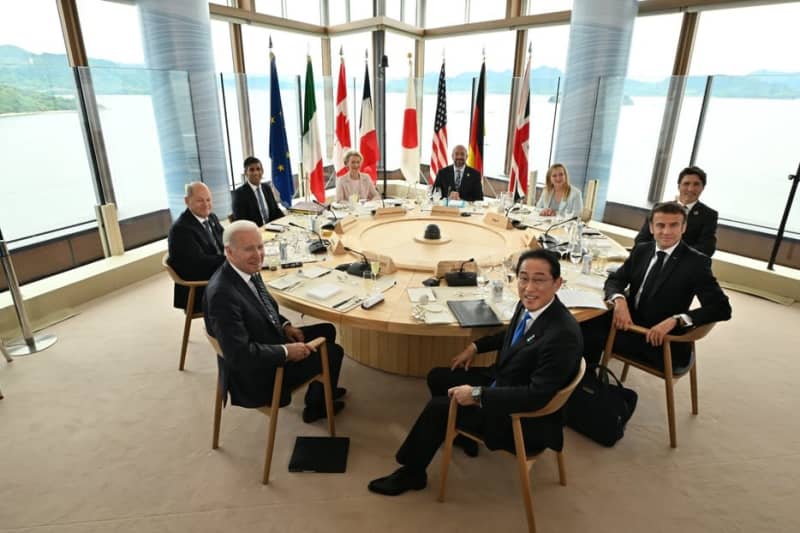 Tables and chairs made in Hiroshima at the summit, talked about on SNS Maruni Wood Industry