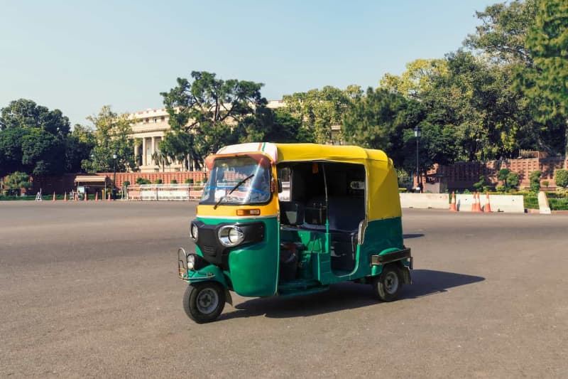 Although it is a three-wheeled vehicle, it runs 2.2km on two wheels! A unique world record for a rickshaw