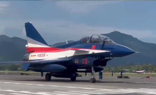 中国空軍のアクロ飛行隊J-10C、「LIMA2023」で展示飛行！ロシアSu-35Sなどその他…