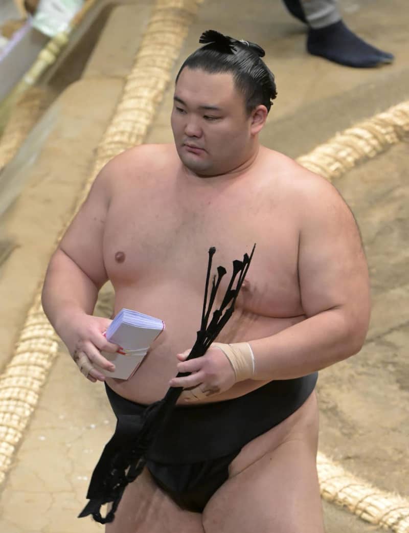 【夏場所】朝乃山　万全相撲でも反省「ヒザが伸びて腰が高かった」