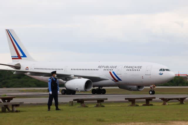 ウクライナ・ゼレンスキー大統領搭乗の仏空軍A330、広島と関空へ飛来 2種の塗装なにが違う！？