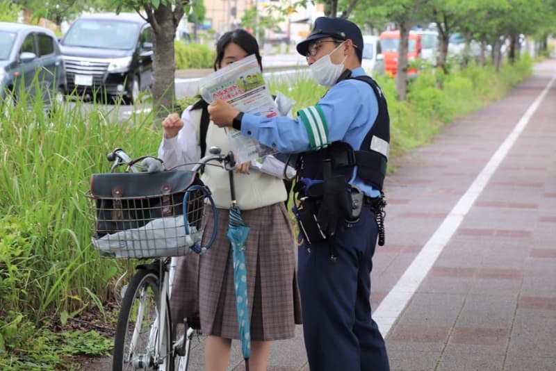 Traffic safety by wearing bicycles and helmets Calling high school students for street activities Omura police station, etc.