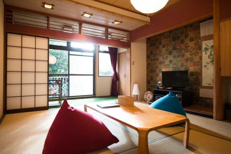 The Ryokan Tokyo YUGAWARA, a ryokan loved by great writers, offers an all-you-can-read package that will make you cry…
