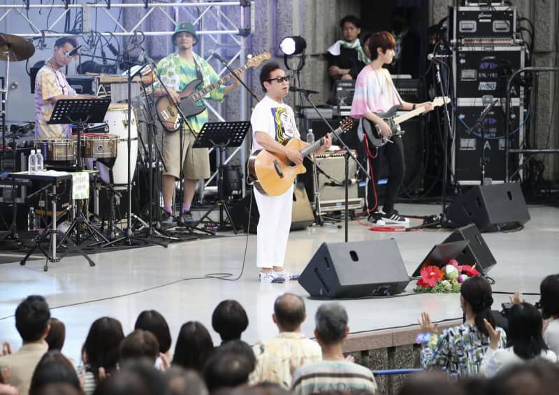 杉山清貴さんが日比谷野音で公演 “夏男”清涼な歌声でもてなし ｜ 共同通信