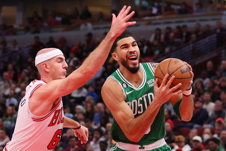 “If you hold the ball with your left hand, you have a 95 percent chance of shooting,” Bulls defenseman Caruso said of Tatum's “…