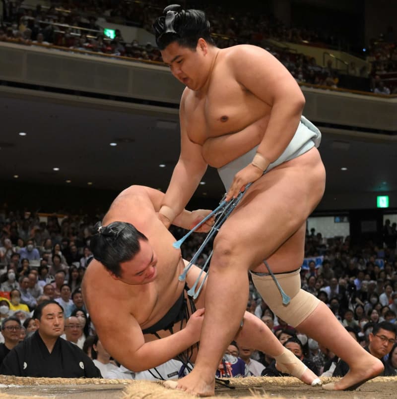 Hokuseiho stopped Asanoyama in a perfect victory