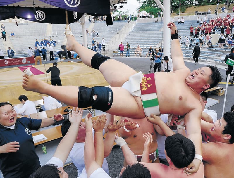 <High School Sumo Kanazawa Tournament> High School V, Former Junior High School Yokozuna, Mukairyo Takaoka and Igarashi