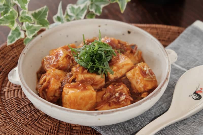Healthy and excellent cost performance ♪ "Stir-fried tofu with chili sauce"