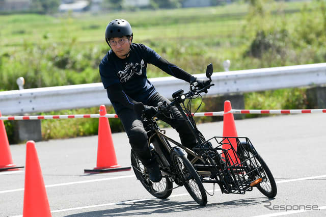 電アシ自転車ともバイクとも全く違う乗り味、カワサキの電動3輪『ノスリス』に試乗してわかった「可…