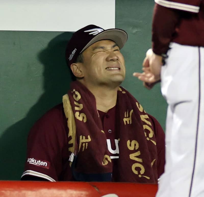 Rakuten, the lowest ranked player, has 2 consecutive losses for the second time this season, and has the highest debt of 4.