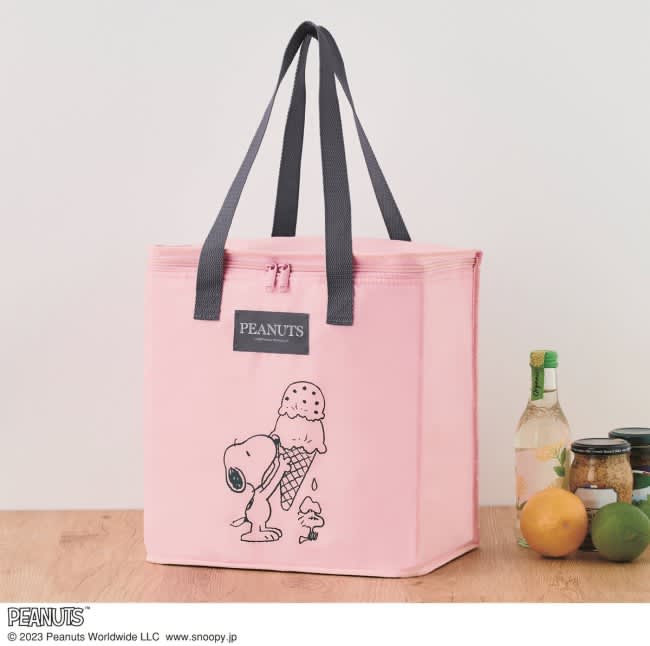 "PEANUTS" cool bag is super cute!Design Snoopy with ice cream