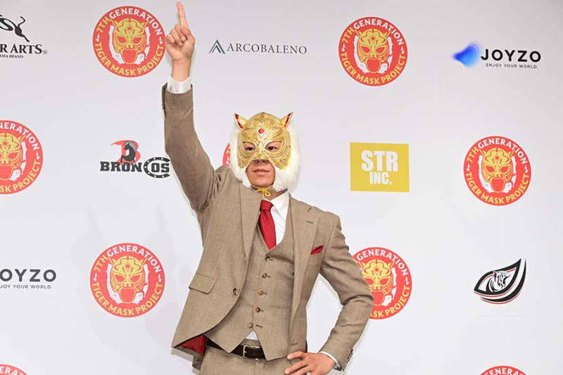 Takeru succeeds to the name Tiger Mask 7th. The game with the mask on includes "I want to think about it."