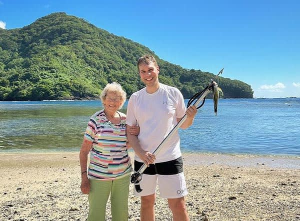 85-year-old 93-year-old American woman took eight years to “conquer” all the national parks with her grandson!