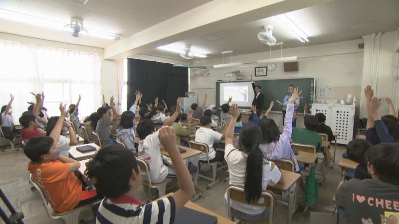 Crime prevention classes using cloud-based teaching materials created by the Aichi Prefectural Police Aichi/Aisai City