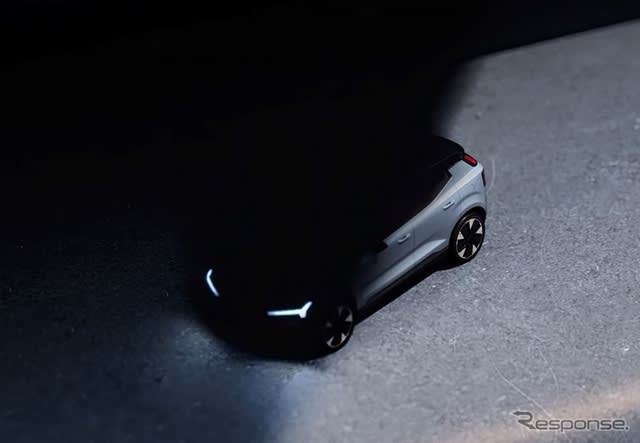 ボルボが新型電動SUV『EX30』を発表へ…ブランド史上最少のカーボンフットプリント