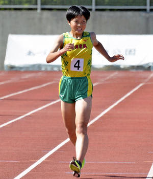Women's racewalking 5000, Aizu Gakuho and Kuke start new V Fukushima Prefecture high body track and field