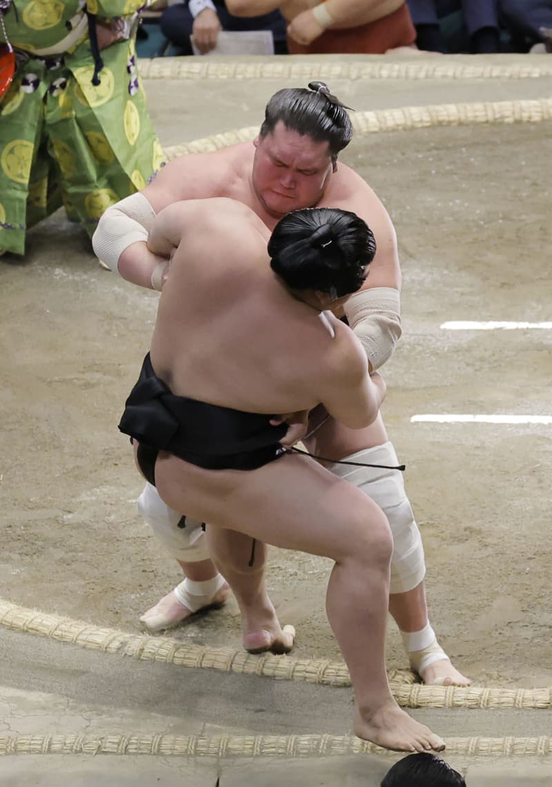 Terunofuji maintains 1 loss and is the sole leader Kirimayama wins 10, Asanoyama loses 2nd