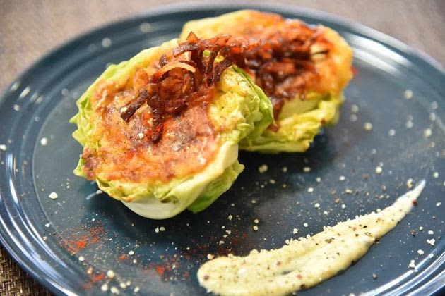 [Cabbage is a popular main dish] Recipe for grilled spring cabbage with crispy cheese