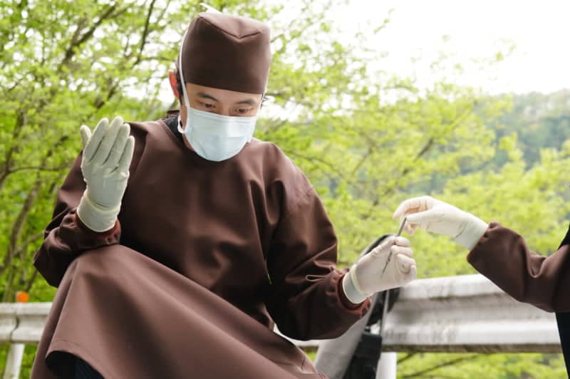 Teacher (Kentaro Sakaguchi) finally holds the scalpel!Past Trauma Revealed "Dr. Chocolate" Episode 6