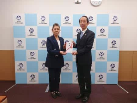 The Zento Foundation donated 400 million yen to the Toyota City Council of Social Welfare.