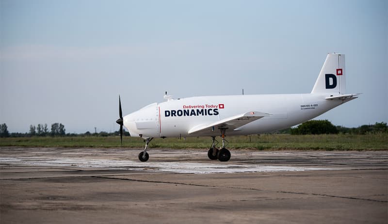 ドロナミックス、大型貨物・長距離ドローン「ブラックスワン」の初飛行成功。輸送効率向上の可能性示す