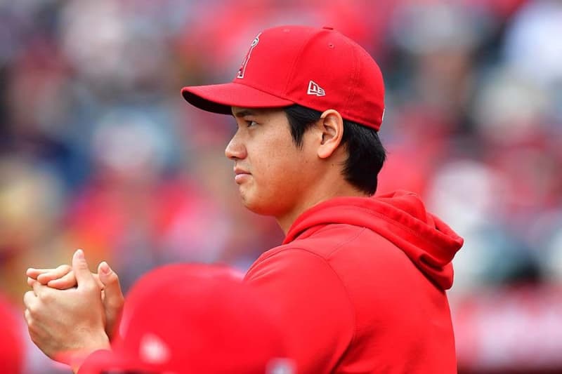 Shohei Otani ``Frightened with a small face'' Echoing the goodness of his outstanding style alongside Taiwanese cheerleaders ``Are you 10?''