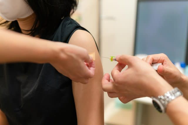 「53人」と「1例」　新型コロナワクチン「因果関係を否定できない」死亡例…認定基準が2種類ある…